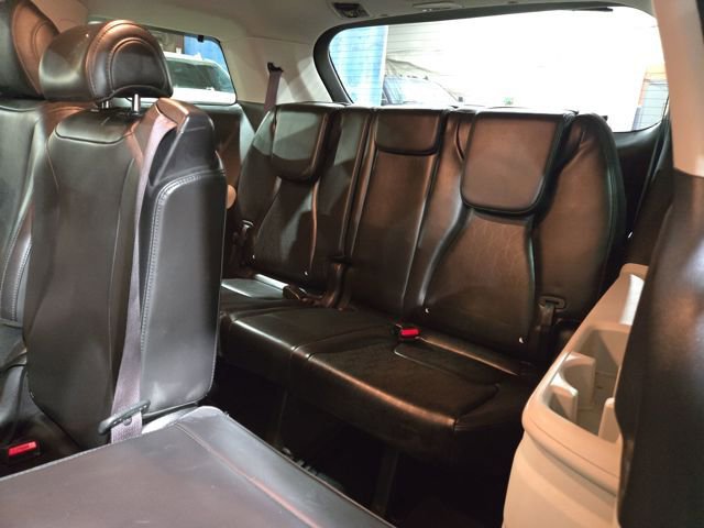 Used 2022 Kia Carnival EX image 32