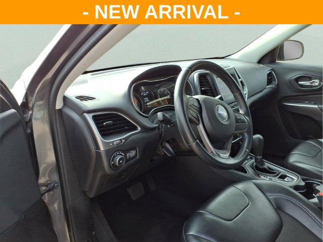 Used 2019 Jeep Cherokee Latitude Plus FWD image 14