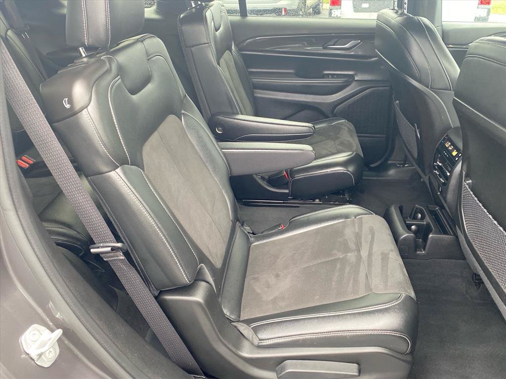 Used 2023 Jeep Grand Cherokee L Laredo AWD/4WD image 24