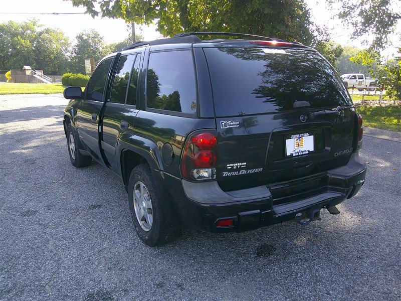 Used 2004 Chevrolet TrailBlazer LS w/ LS Preferred Equipment Group AWD/4WD image 3