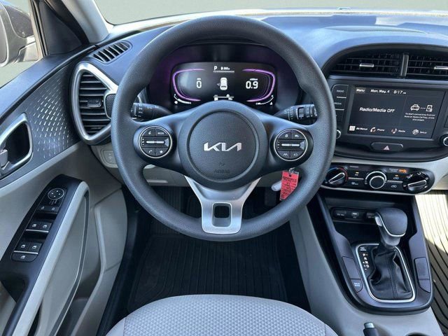 Used 2025 Kia Soul LX w/ LX Technology Package FWD image 11