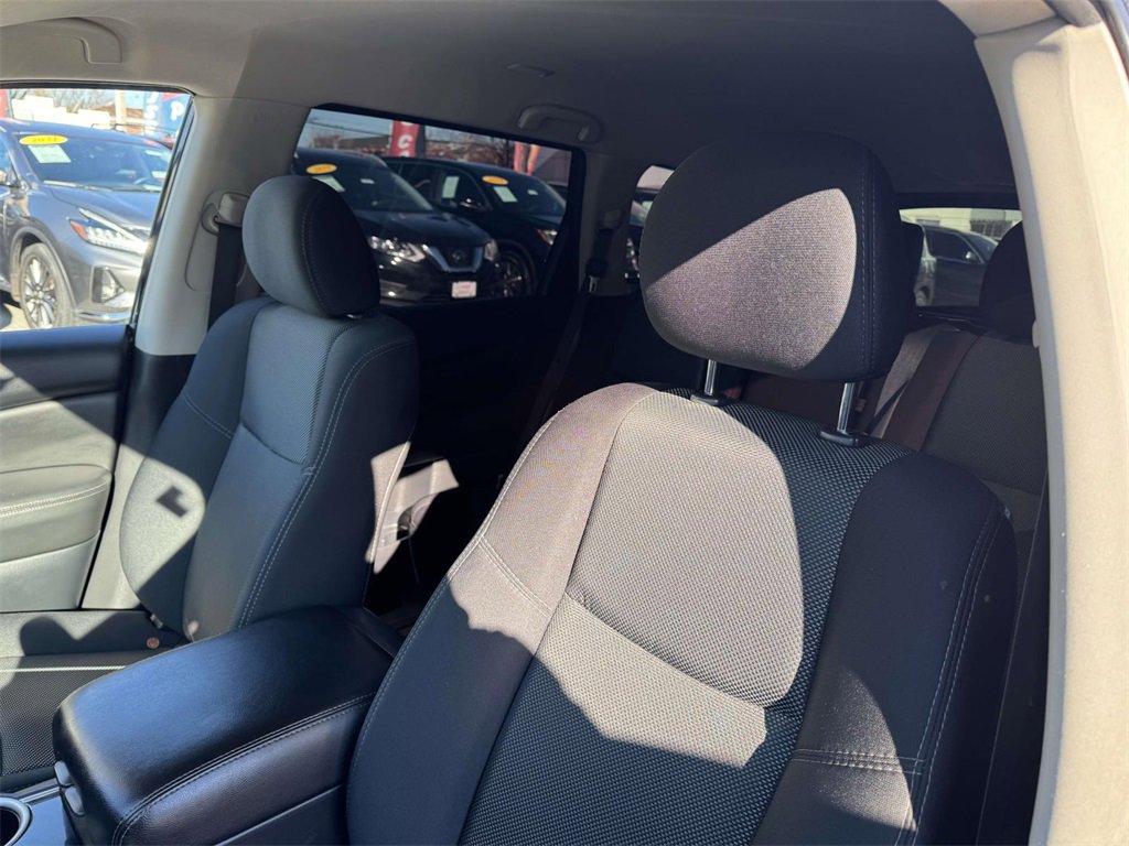 Used 2019 Nissan Pathfinder SV image 17