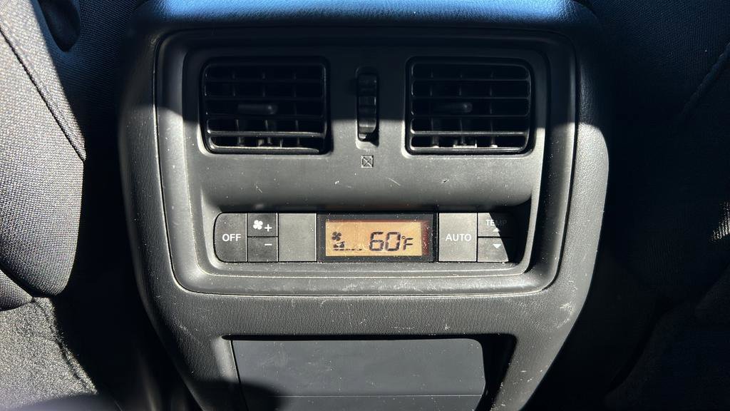 Used 2017 Nissan Pathfinder SV image 14