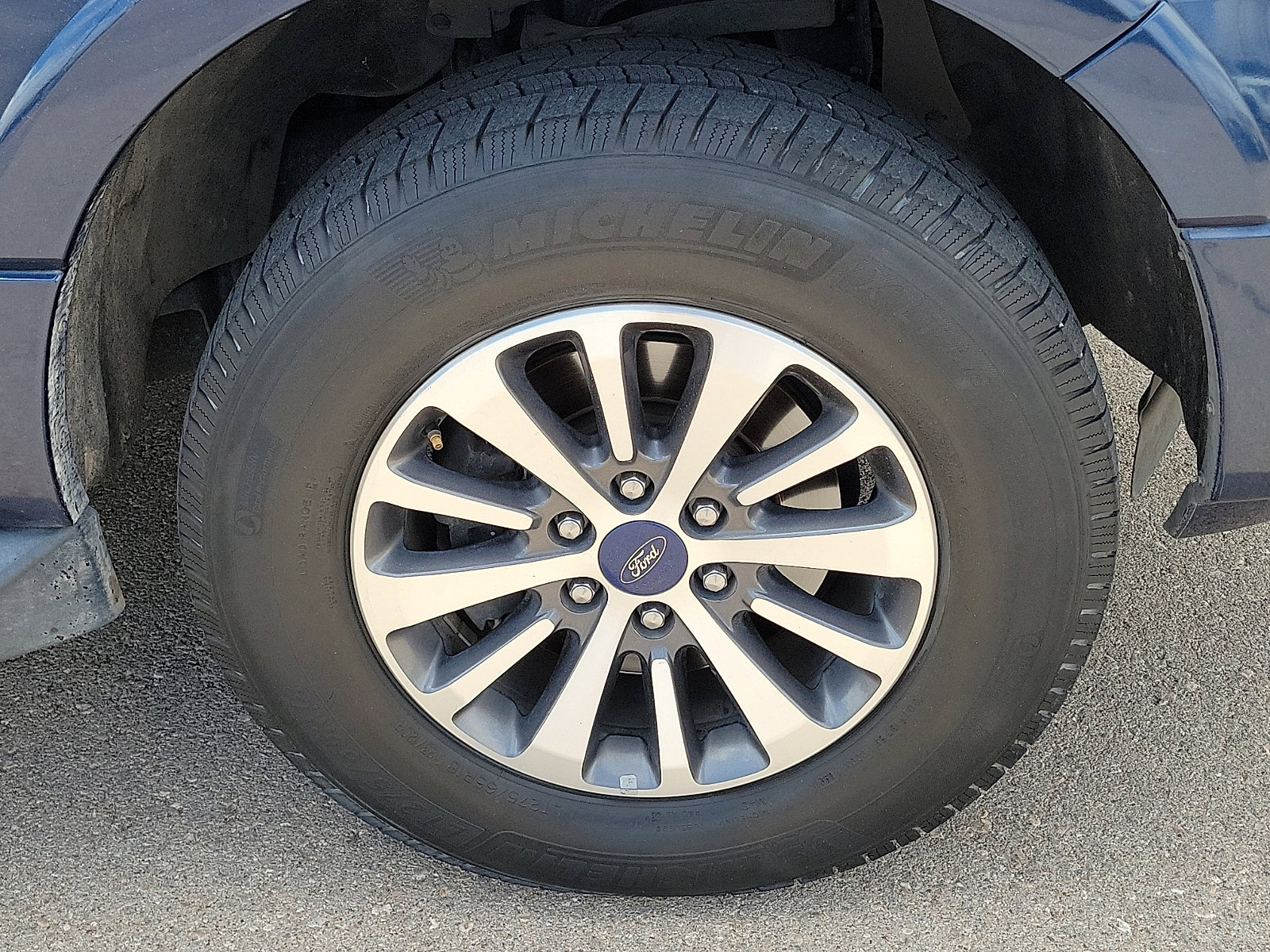 Used 2017 Ford Expedition XLT AWD/4WD image 7