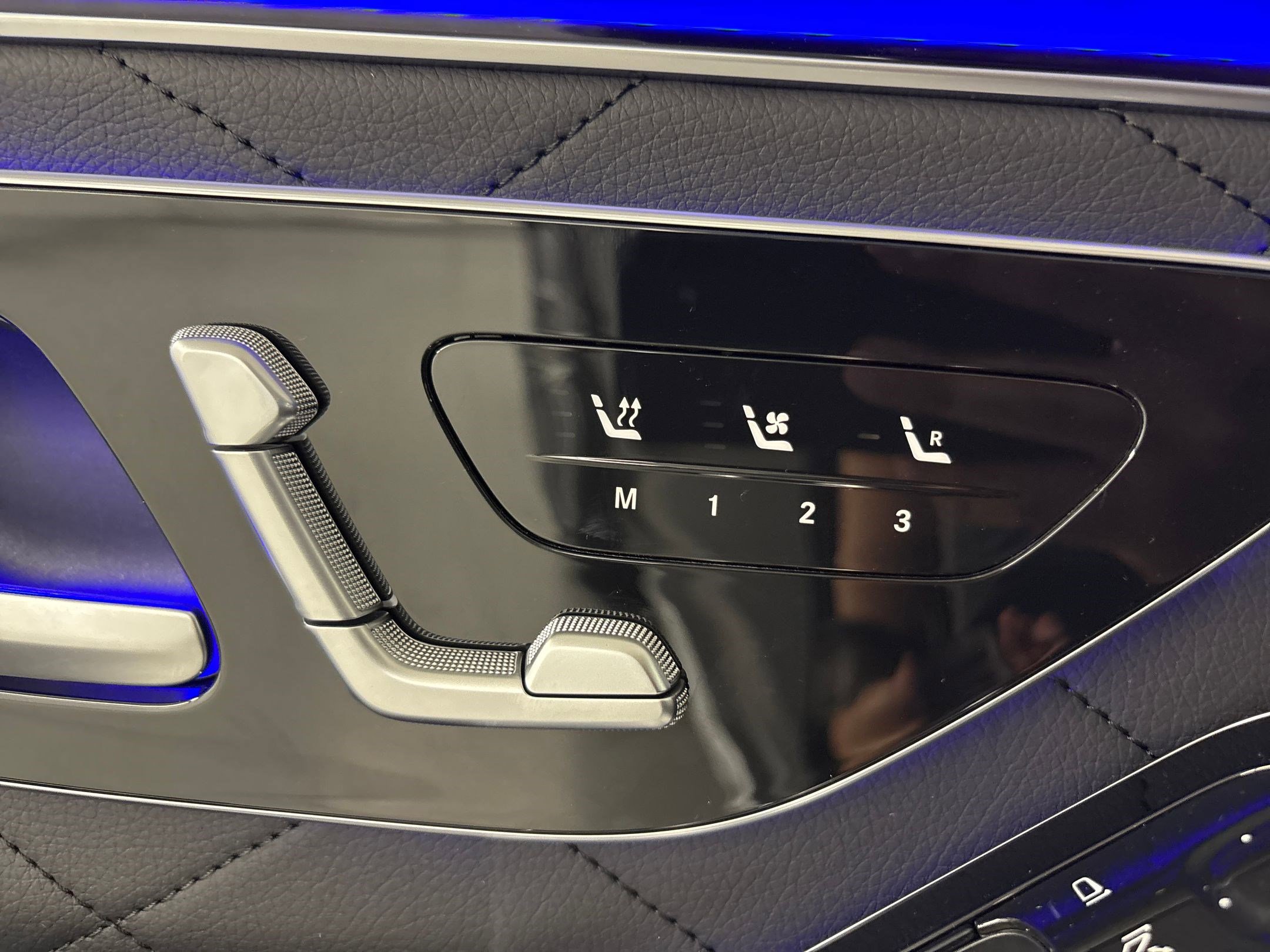 New 2026 Mercedes-Benz S 580e 4MATIC Sedan image 17