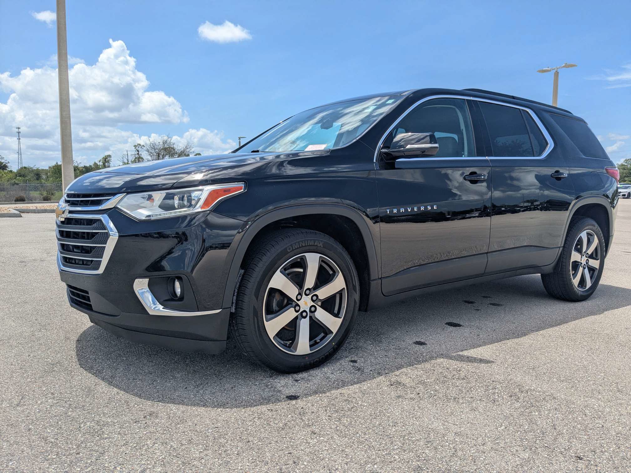 Used 2019 Chevrolet Traverse LT w/ LT Premium Package FWD image 9
