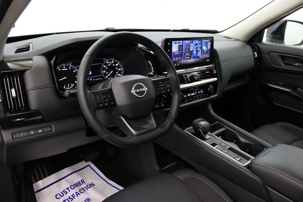 Used 2026 Nissan Pathfinder SV FWD image 15