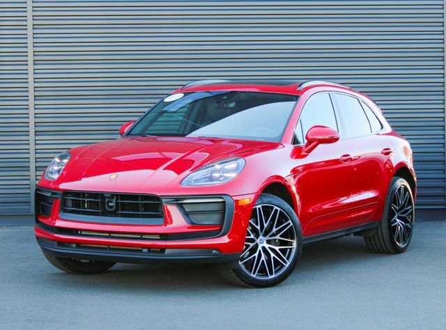 Certified 2025 Porsche Macan image 1