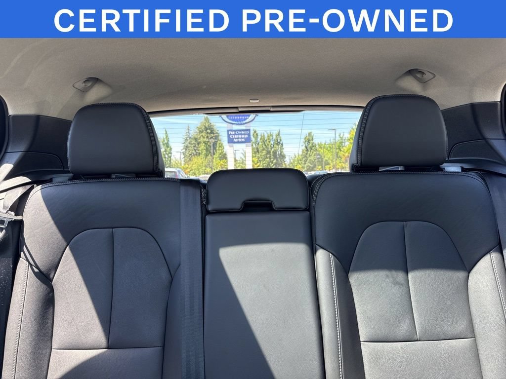 Certified 2025 Volvo XC40 B5 Plus AWD/4WD image 18