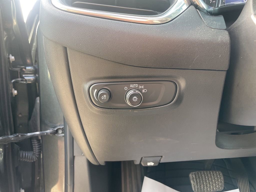 Used 2019 Chevrolet Equinox LT image 18