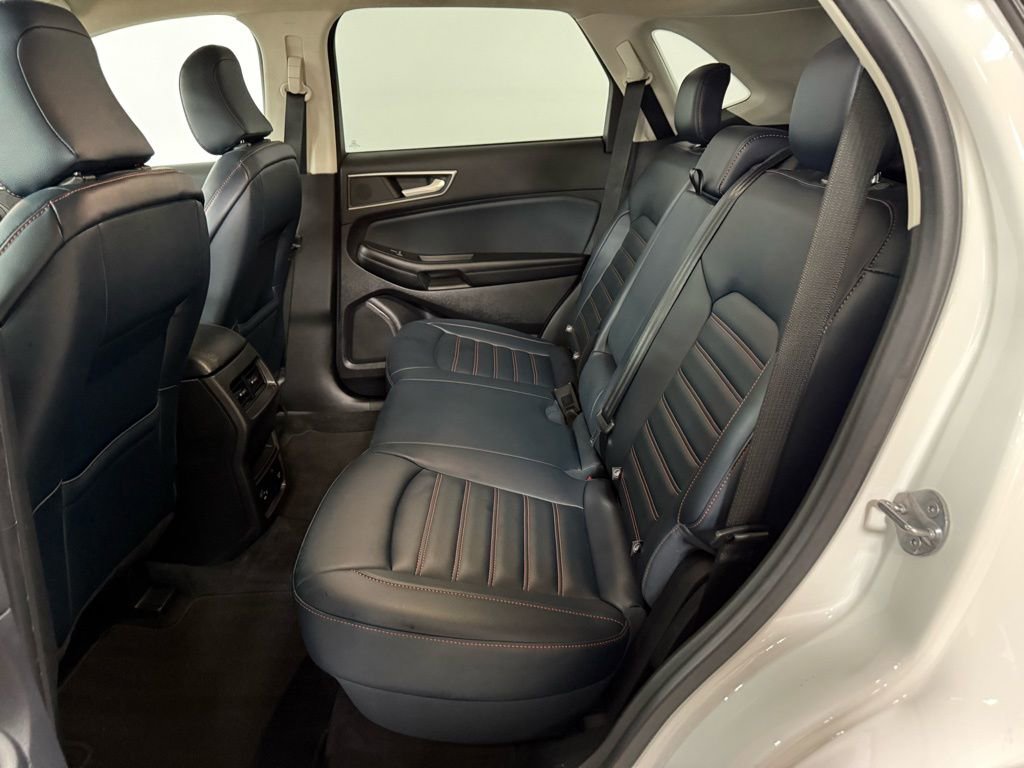 Used 2022 Ford Edge SEL w/ Sport Appearance Package AWD/4WD image 17