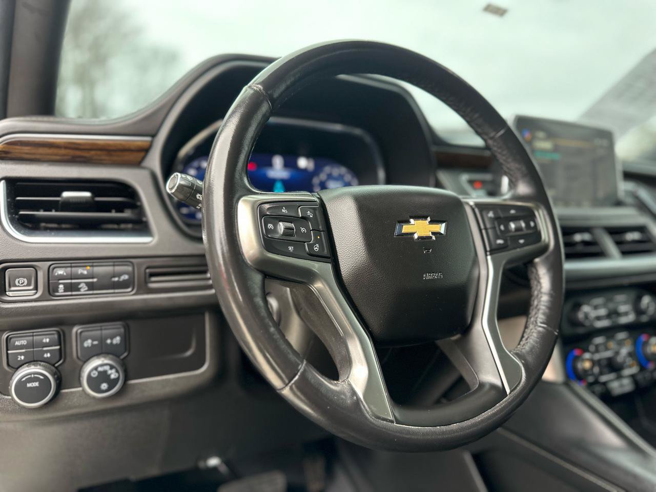 Used 2022 Chevrolet Suburban Premier AWD/4WD image 11