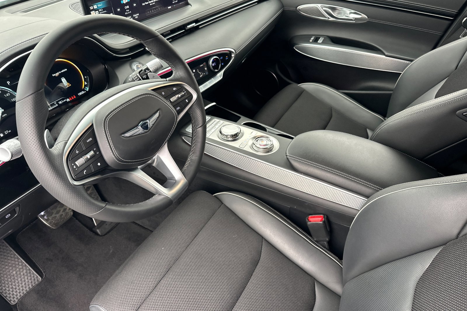 Used 2024 Genesis GV70 2.5T w/ Sport Prestige Package image 9