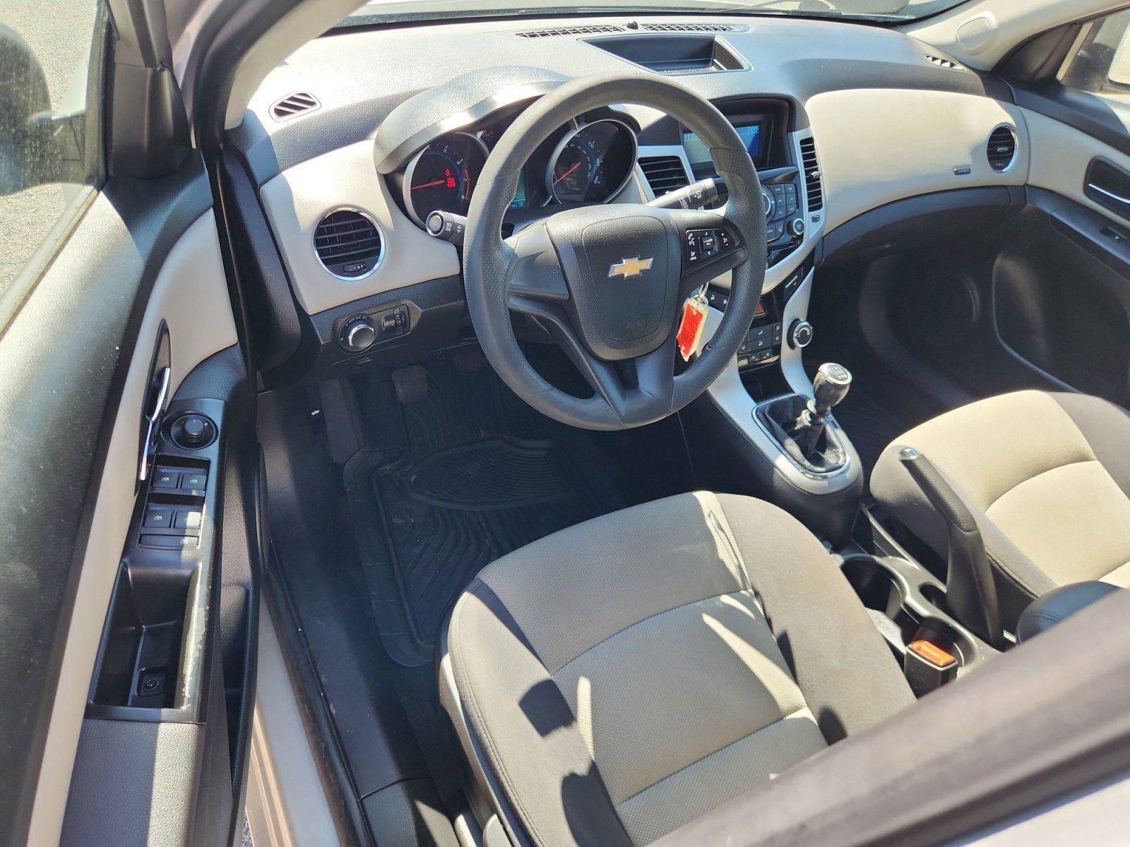 Used 2014 Chevrolet Cruze LS FWD image 15