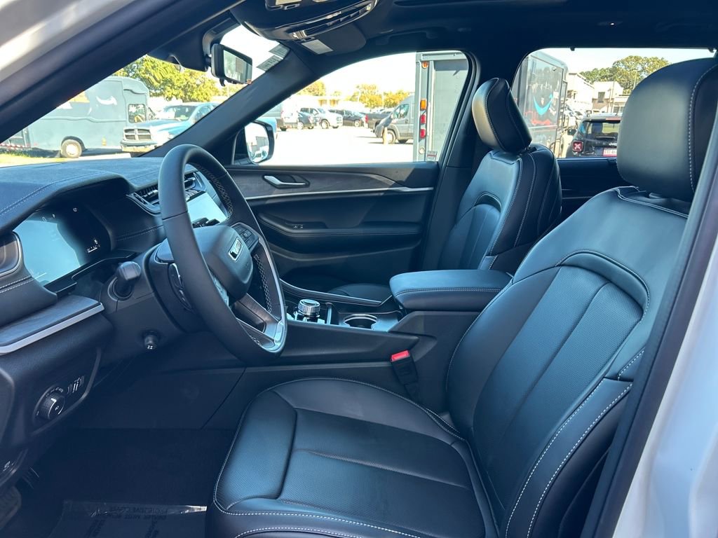 New 2025 Jeep Grand Cherokee L Limited w/ Luxury Tech Group II image 23