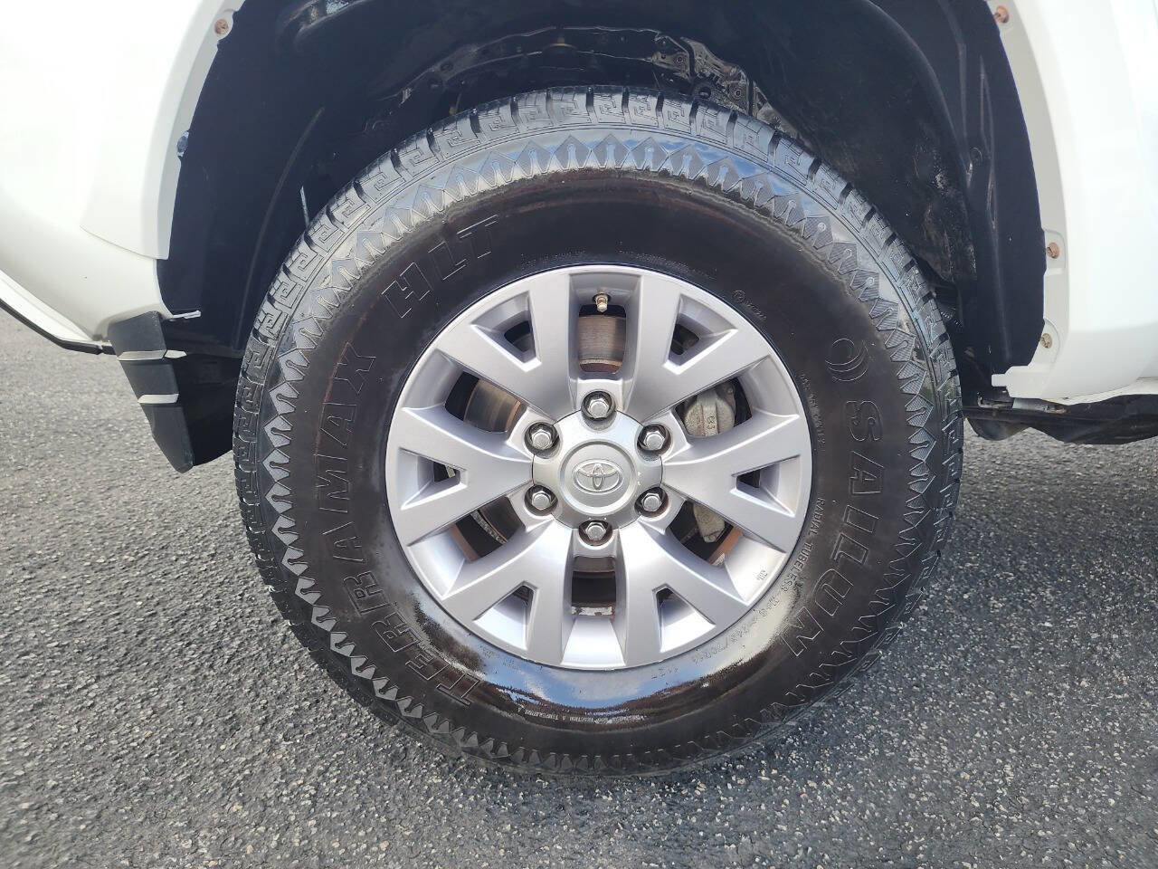 Used 2016 Toyota Tacoma SR5 image 9