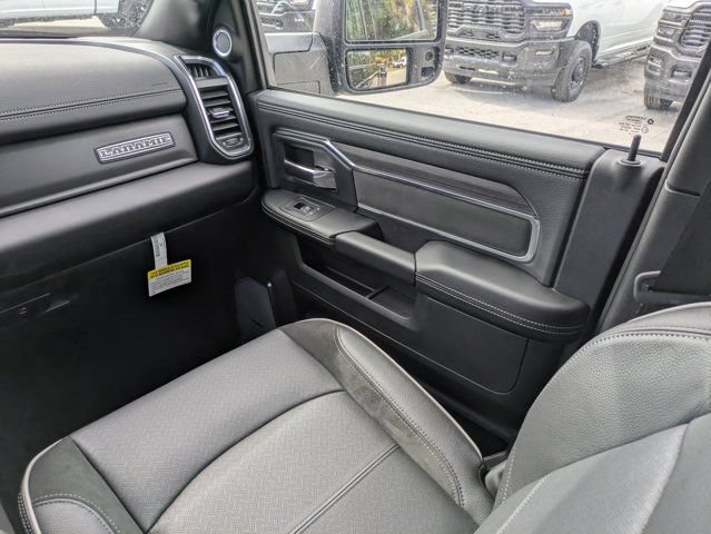 New 2026 RAM 3500 Laramie AWD/4WD image 17