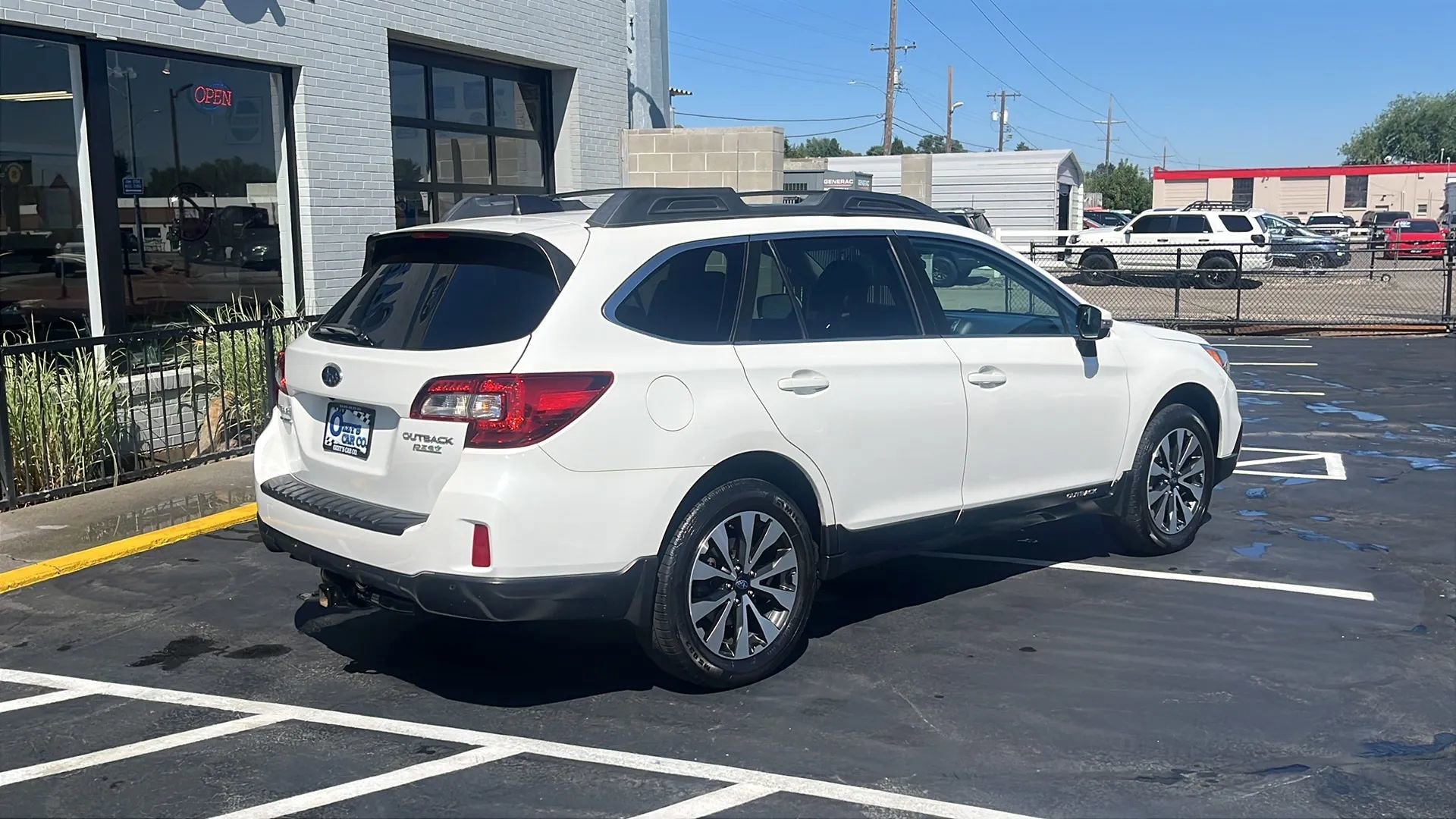 Used 2017 Subaru Outback 2.5i Limited image 3