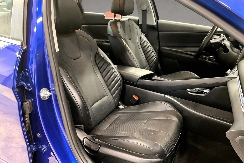 Used 2022 Hyundai Elantra Limited w/ Cargo Package FWD image 28