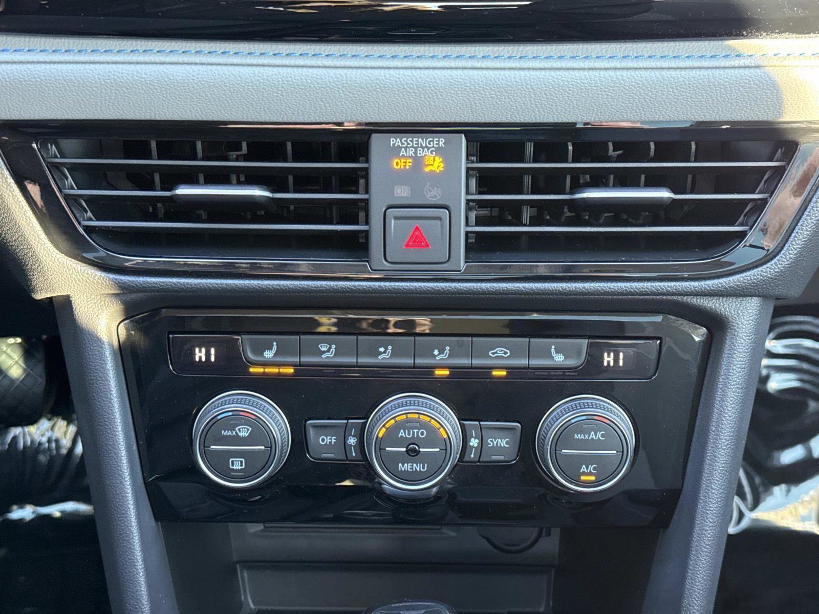 Used 2024 Volkswagen Taos SE image 6