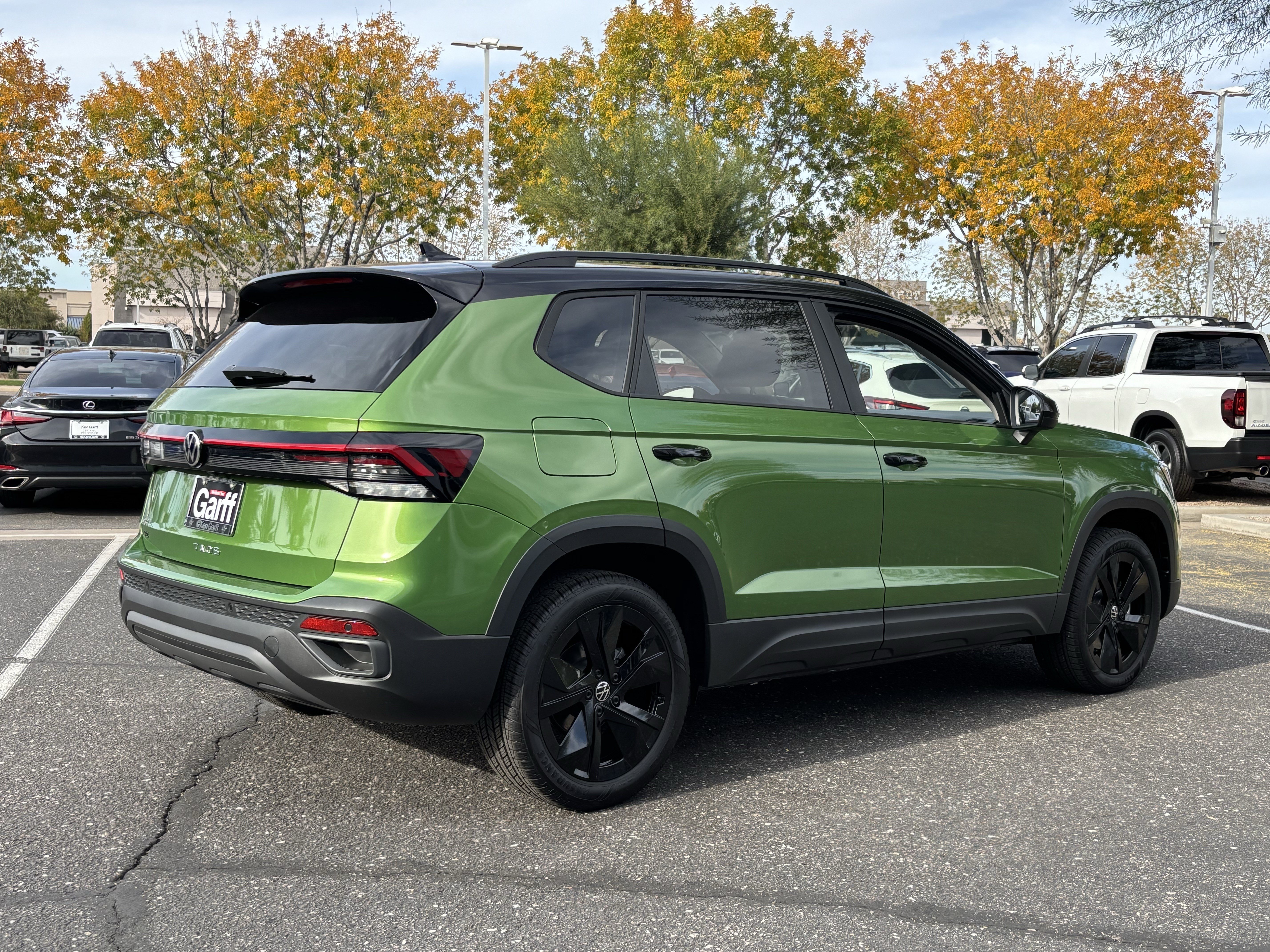 New 2026 Volkswagen Taos SE FWD image 3