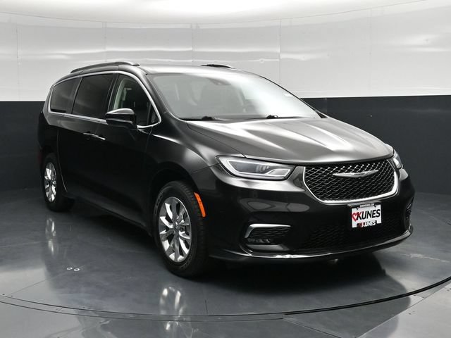 Certified 2022 Chrysler Pacifica Touring-L AWD/4WD image 6