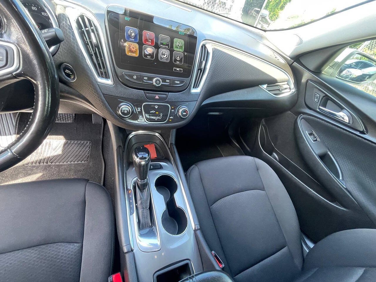 Used 2018 Chevrolet Malibu LT FWD image 6