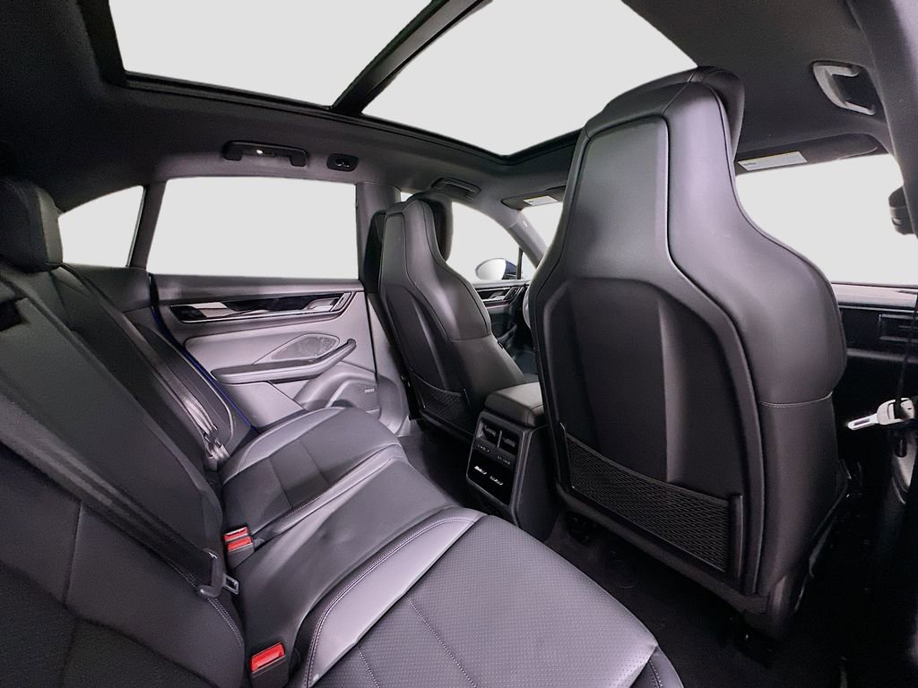 Certified 2025 Porsche Macan Electric image 30