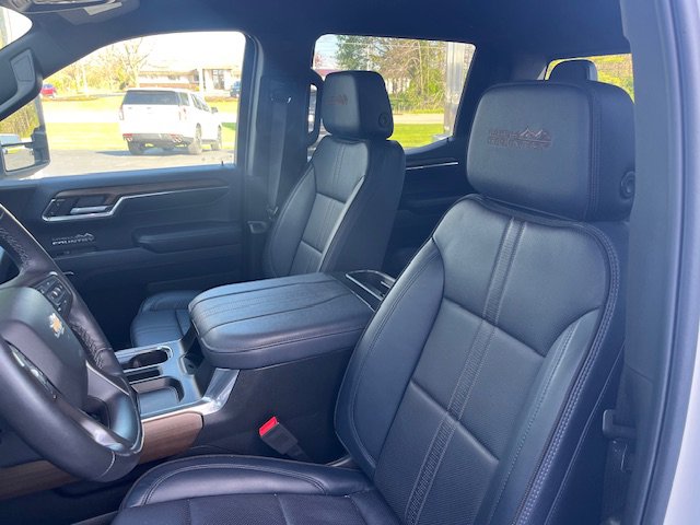 Used 2024 Chevrolet Silverado 1500 High Country w/ Technology Package image 12