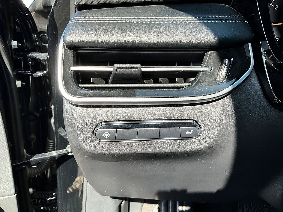 Used 2023 INFINITI QX60 Luxe w/ Cargo Package FWD image 13
