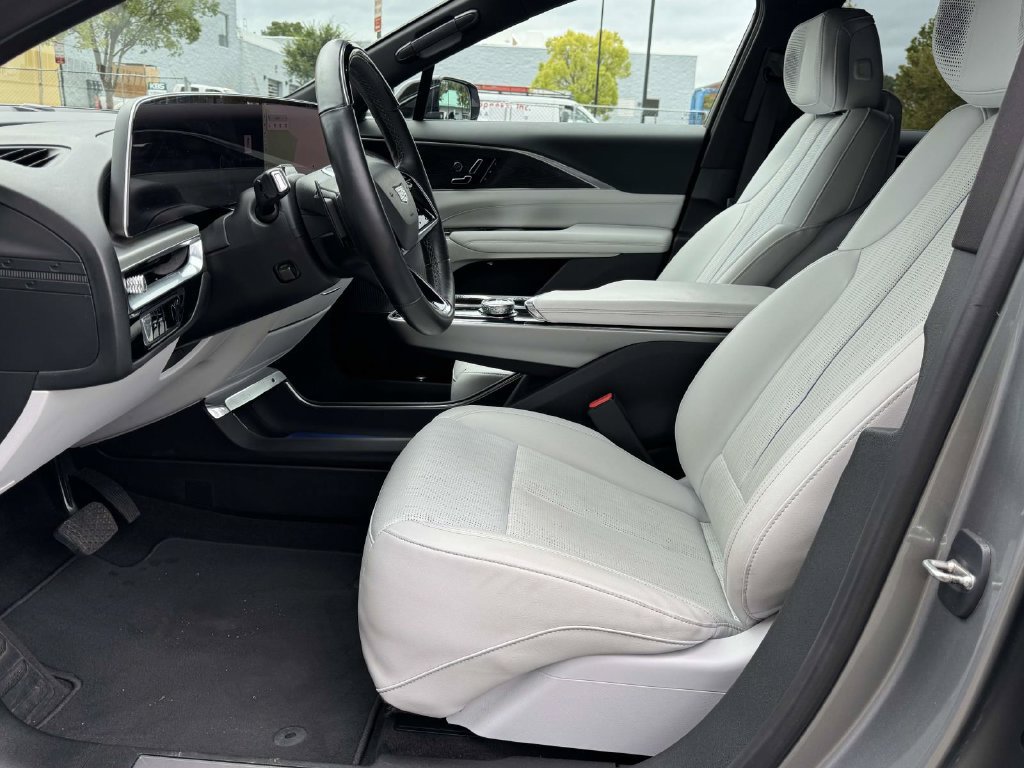 Certified 2024 Cadillac Lyriq Luxury AWD/4WD image 16