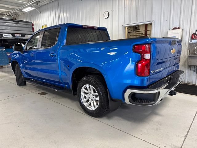 Used 2022 Chevrolet Silverado 1500 LT w/ Z71 Off-Road Package AWD/4WD image 9