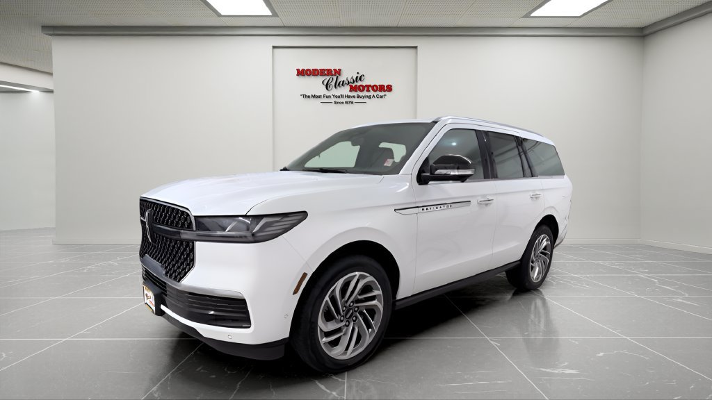 Used 2025 Lincoln Navigator Reserve AWD/4WD image 3