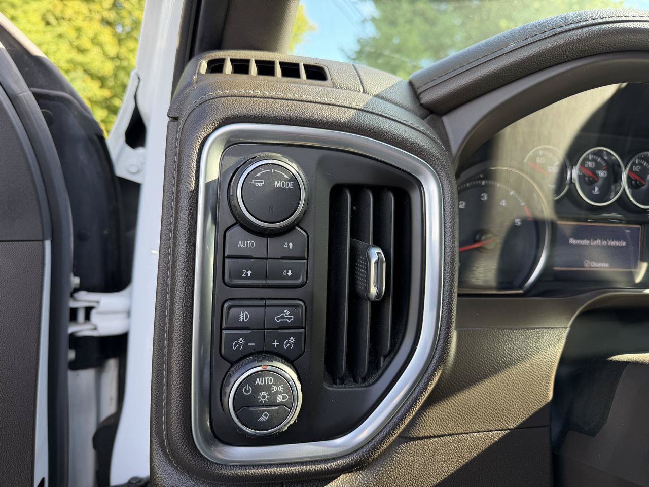 Used 2020 Chevrolet Silverado 2500 LTZ w/ LTZ Plus Package AWD/4WD image 21