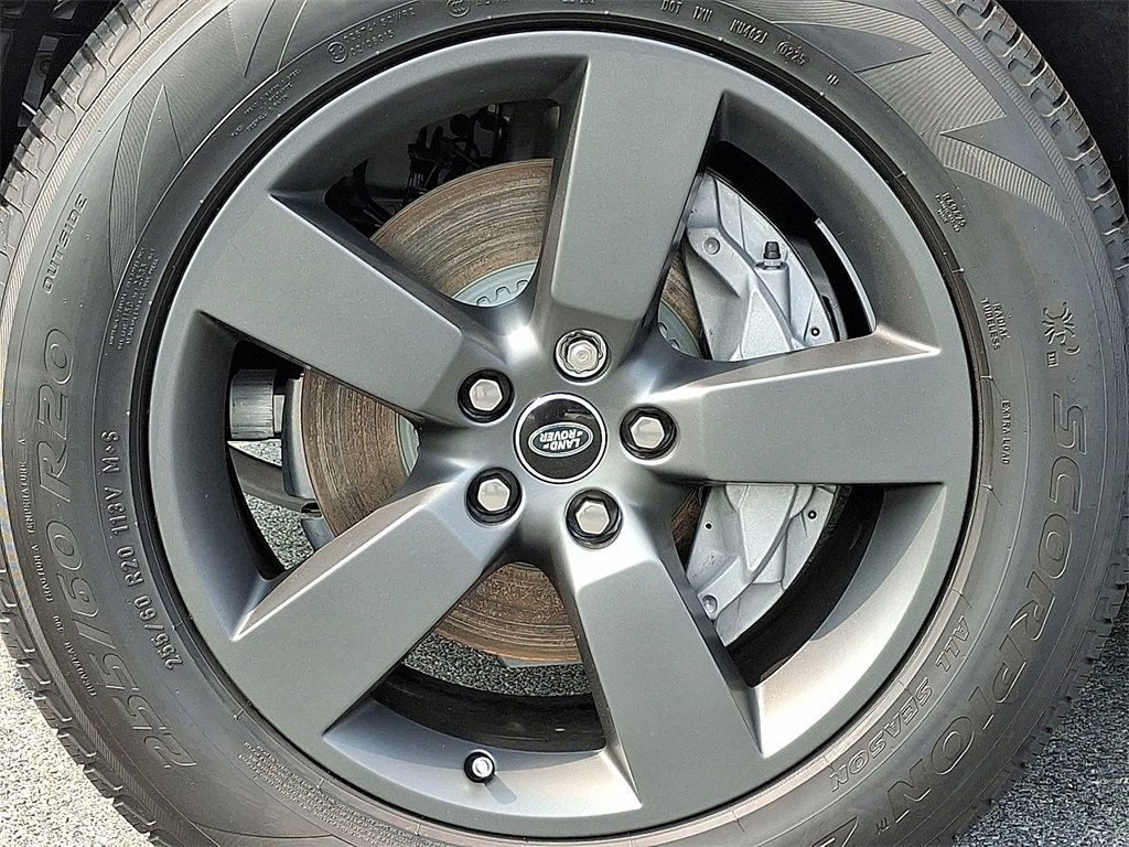 New 2025 Land Rover Defender 110 S image 5