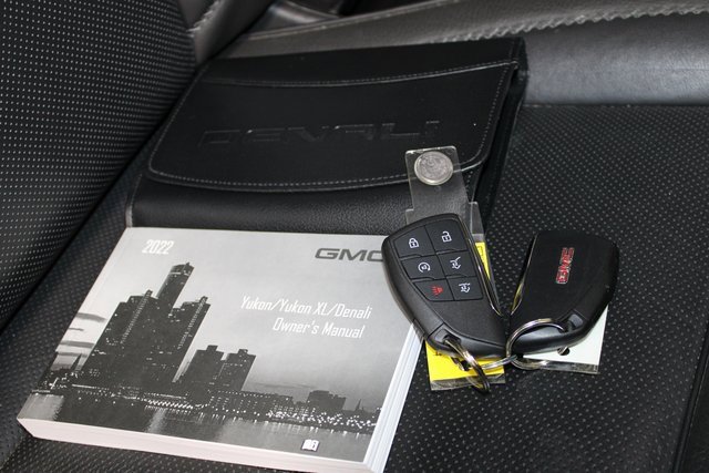 Used 2022 GMC Yukon XL Denali w/ Denali Premium Package image 33