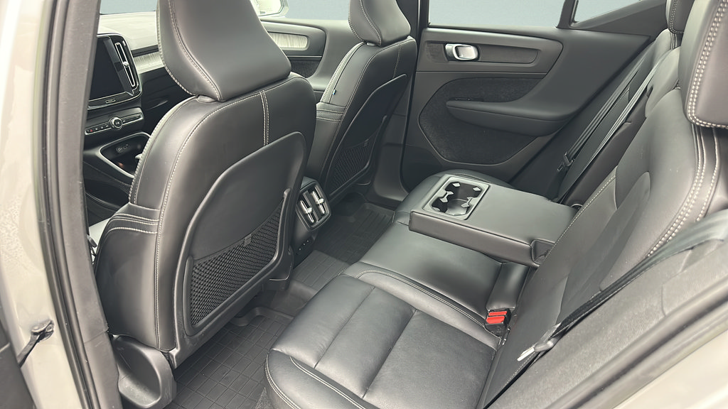 Used 2024 Volvo XC40 B5 Core AWD/4WD image 9