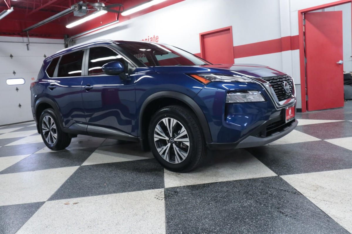Used 2022 Nissan Rogue SV w/ SV Premium Package FWD image 2