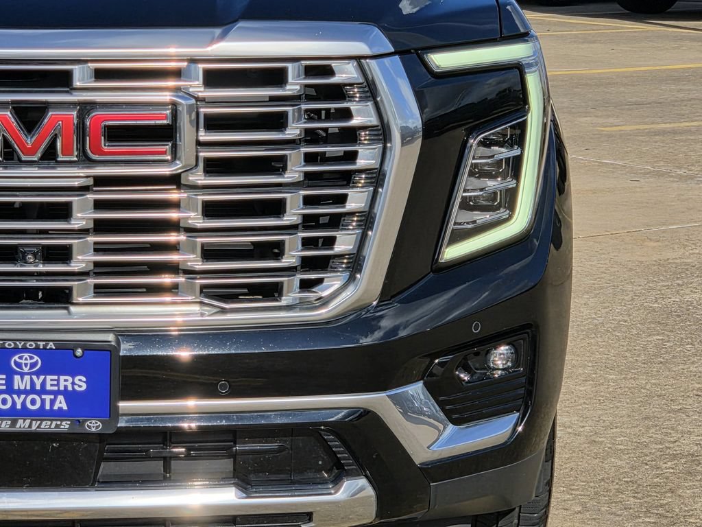 Used 2025 GMC Yukon Denali AWD/4WD image 4