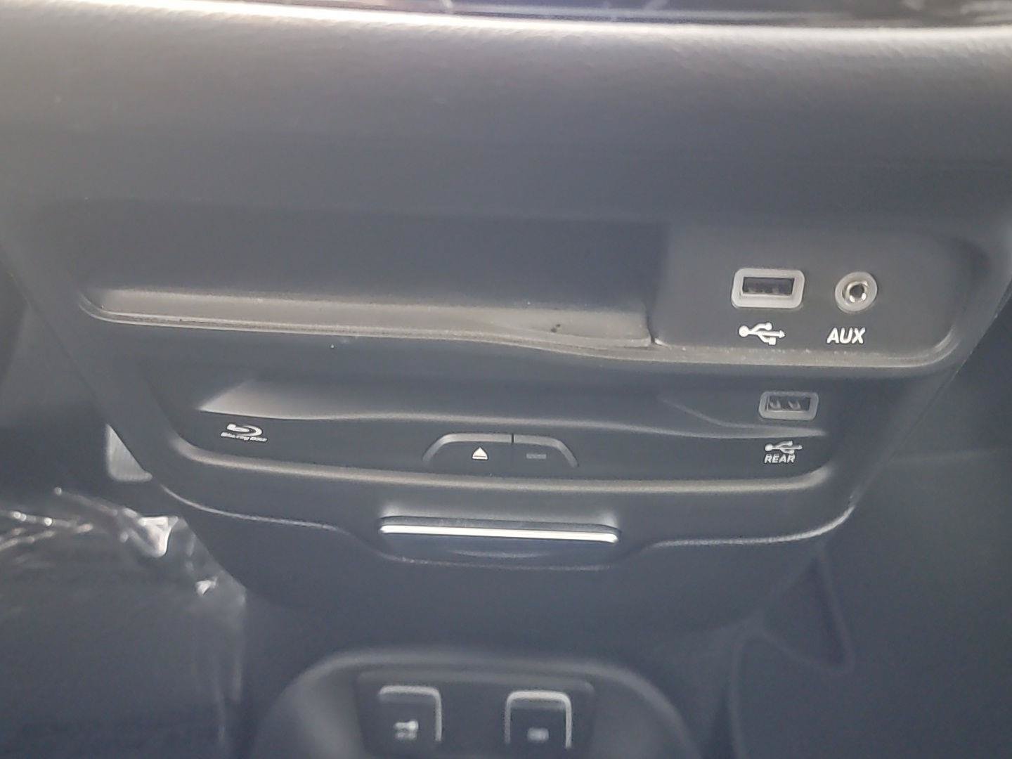Used 2019 Chrysler Pacifica Touring-L Plus w/ Advanced Safetytec Group FWD image 36