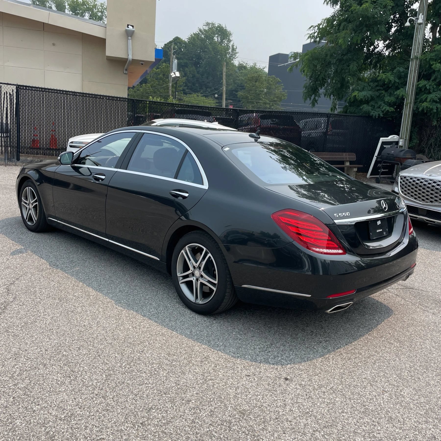 Used 2016 Mercedes-Benz S 550 4MATIC Sedan image 4