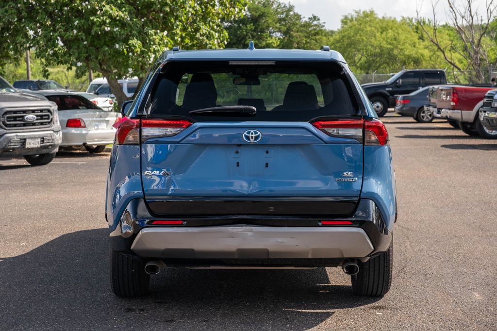 Used 2022 Toyota RAV4 SE AWD/4WD image 4