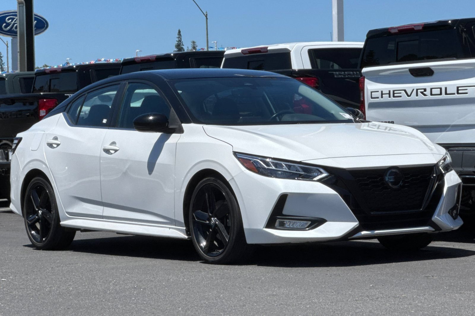 Used 2023 Nissan Sentra SR w/ Midnight Edition Package FWD image 2