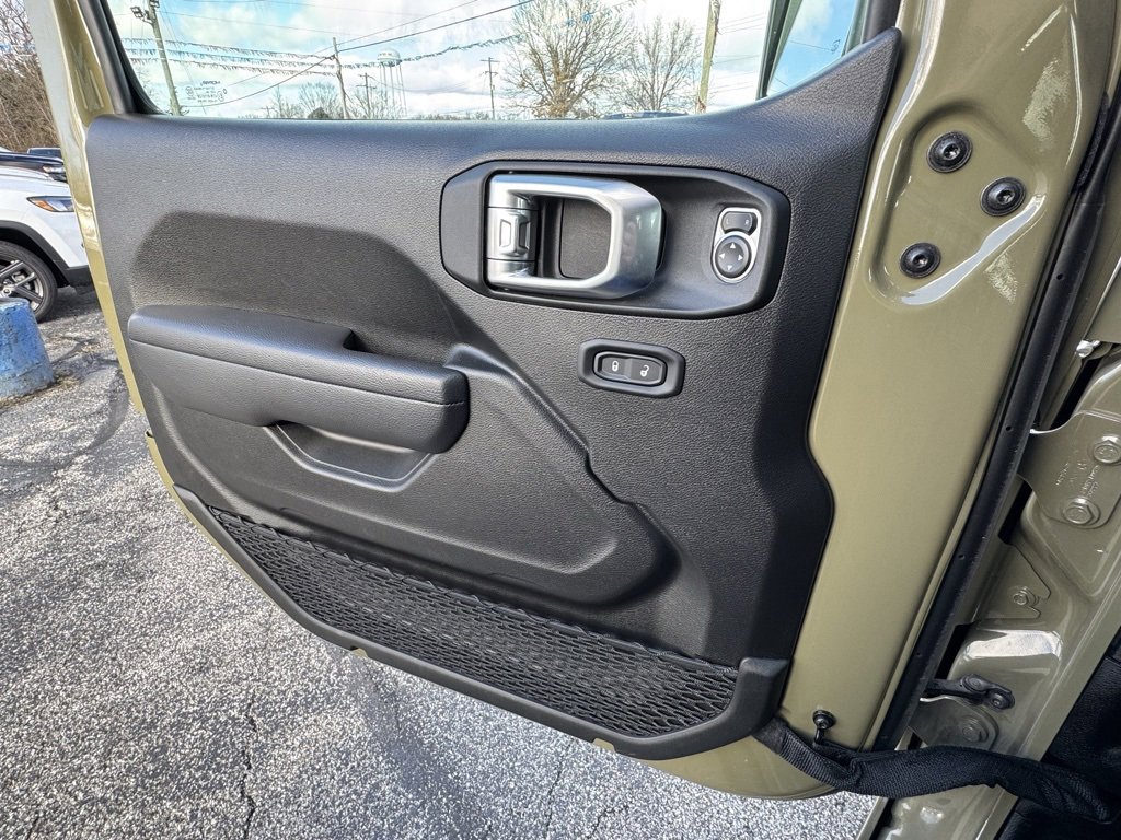 Used 2025 Jeep Wrangler Willys image 26