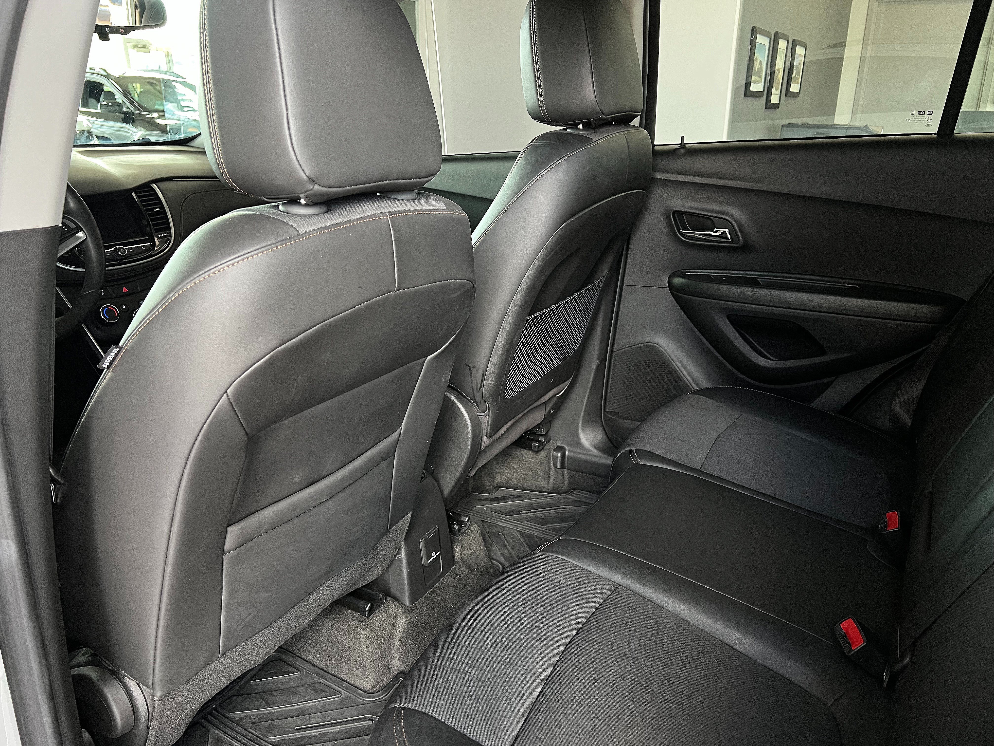 Used 2021 Chevrolet Trax LT w/ Driver Confidence Package AWD/4WD image 19