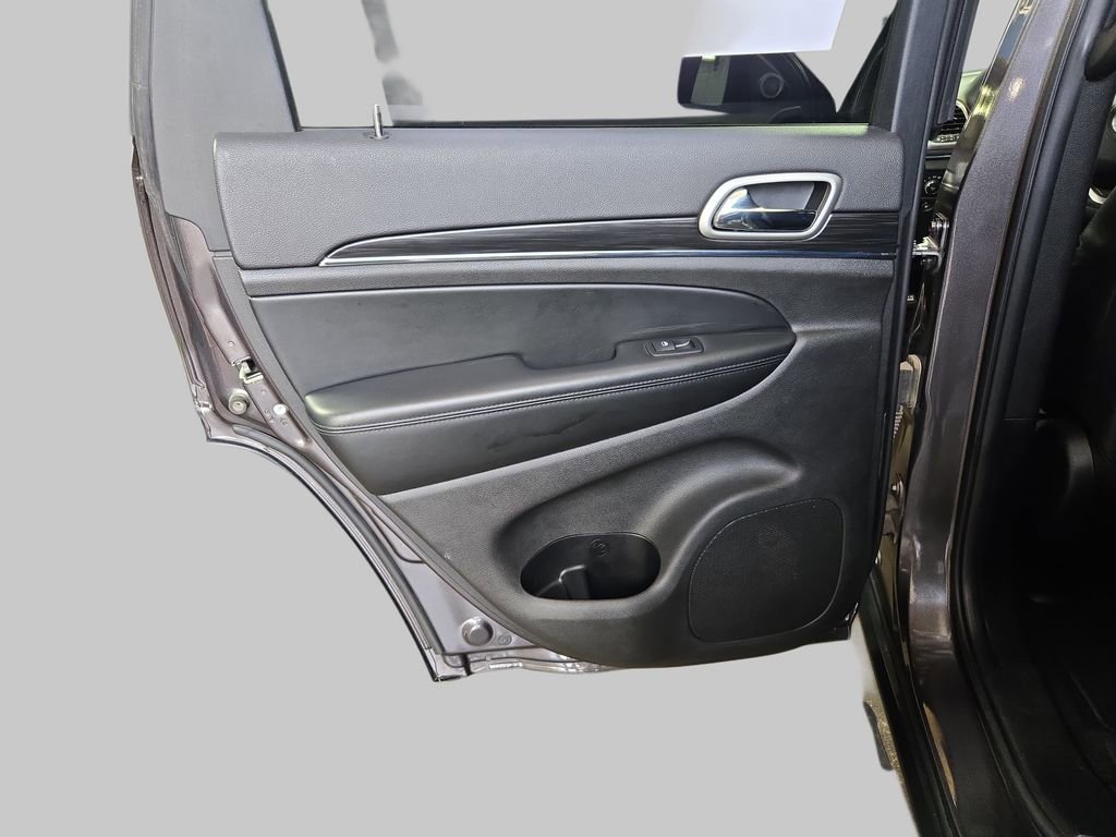 Used 2019 Jeep Grand Cherokee Limited w/ Luxury Group II AWD/4WD image 18