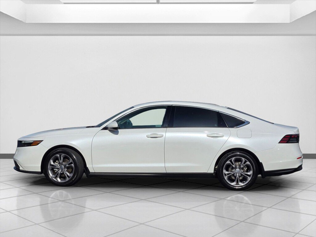 Certified 2023 Honda Accord EX image 8