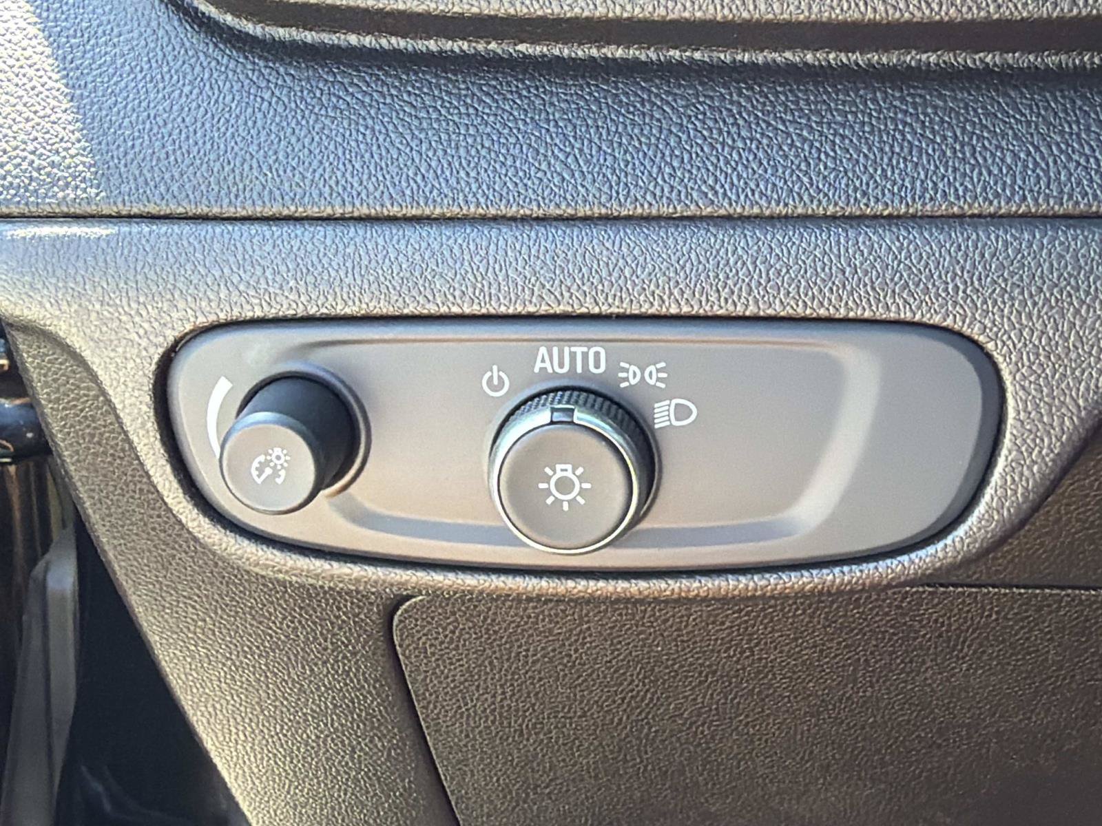 Used 2022 Chevrolet Bolt LT FWD image 28