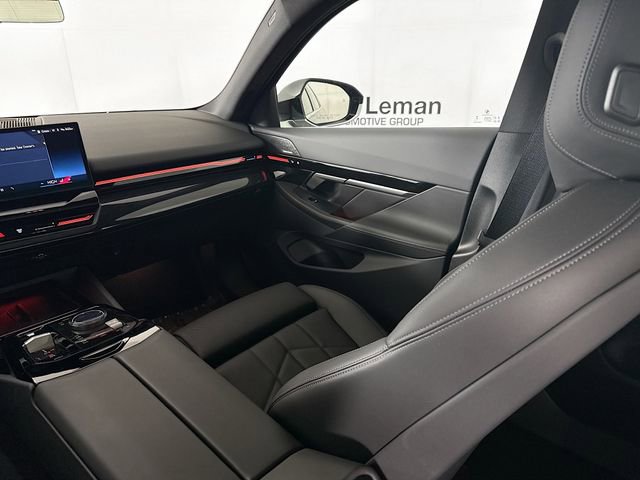 Used 2025 BMW 530i xDrive w/ Premium Package image 22