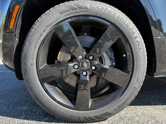 New 2025 Land Rover Defender 110 X-Dynamic SE image 9